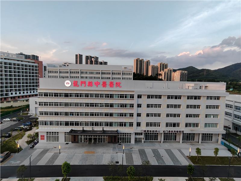 龙门县中医医院门诊楼全景.jpg